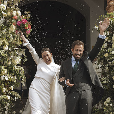 foto-testimonio-concha Concha y Alvaro a sonriendo a la salid de la ceremonia